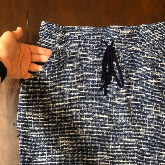 Navy Blue Textured Knit Skirt - Picture 2 of 4